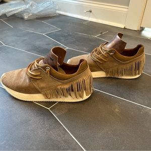 Esse ut Esse Fringe Sneaker